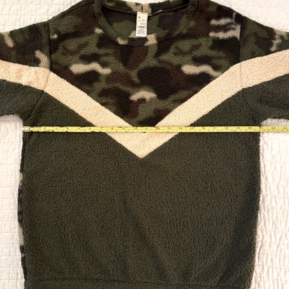 NWT!!!  Olive Green and Cream Chevron & Camouflage Pullover in Fleece - Picture 3 of 10
